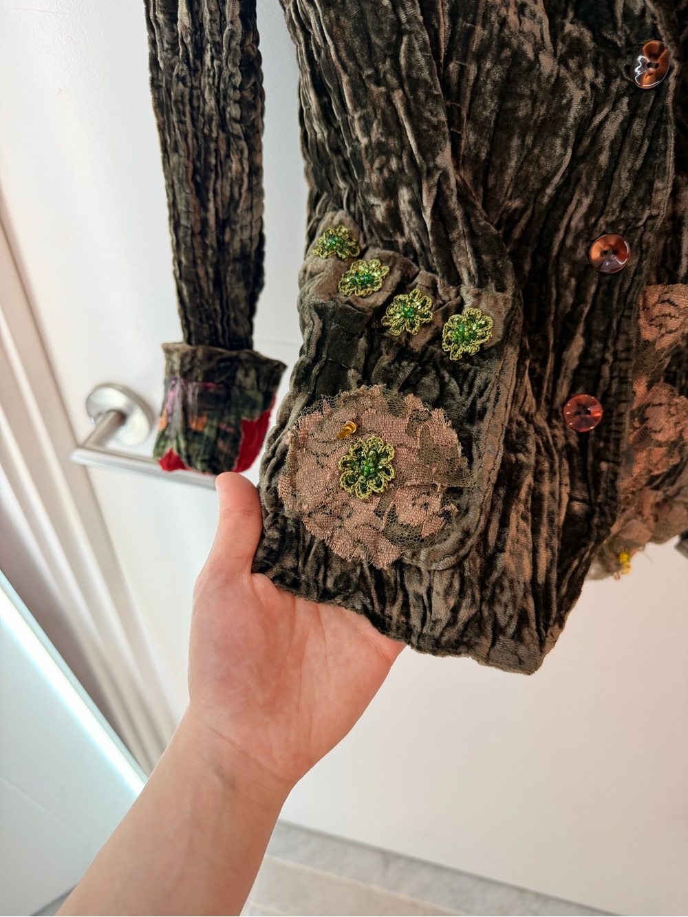Alberto Makali Olive Green Crinkle Crushed Velvet Embroidery Embellished Blazer - Picture 3 of 16